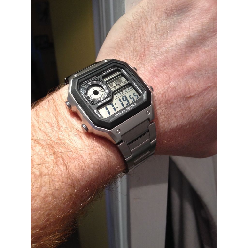 Đồng hồ Casio Nam AE-1200 thiết kế mặt vuông cổ điển dây kim loại chống nước - pin 10 năm xài siêu bên