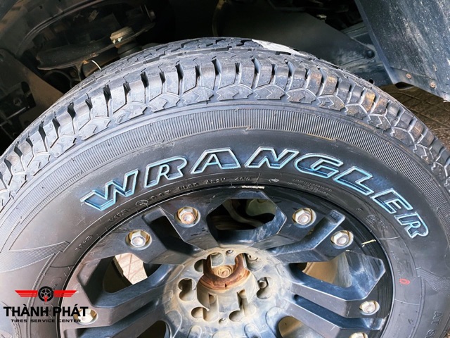 Lốp xe Goodyear 265/65R17 Wrangler Silent trac