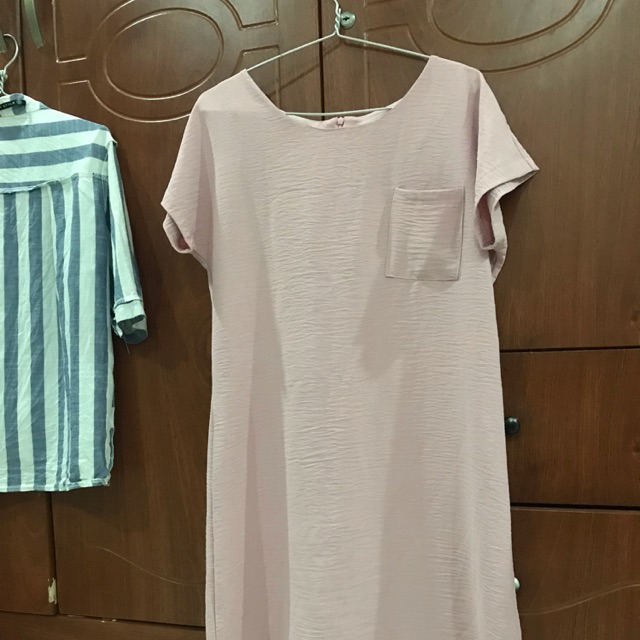 Đầm suông vải hồng