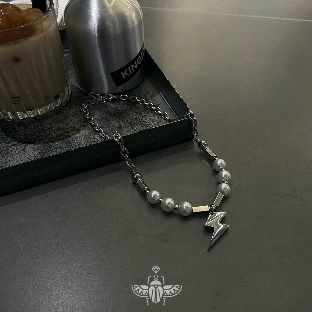 Vòng cổ Thép Titan Mặt Tia Chớp Đính Ngọc Trai hip hop INS Nâng Cao Thiết Kế niche Cho Nam Và Nữ