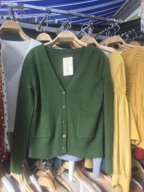 Áo len cardigan dáng ngắn khuy gỗ hàng sịn Quảng Châu | BigBuy360 - bigbuy360.vn