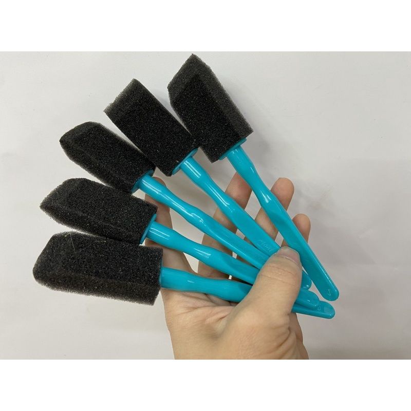Vệ sinh cửa gió lưới tản nhiệt xe oto