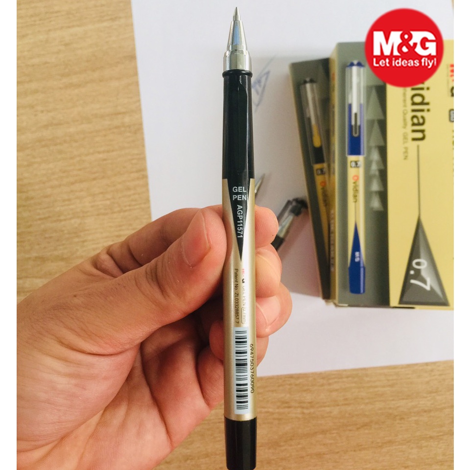 Bút bi mực gel nét 0.5mm AGP11536 được Rubik văn chương sử dụng, đầu bi siêu mượt tay cầm định vị