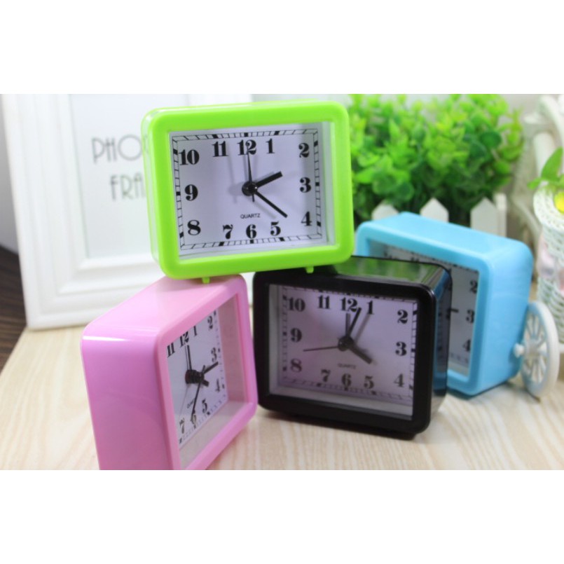 Đồng Hồ Kim Để Bàn Mini Hình Vuông Có Báo Thức Siêu Cute