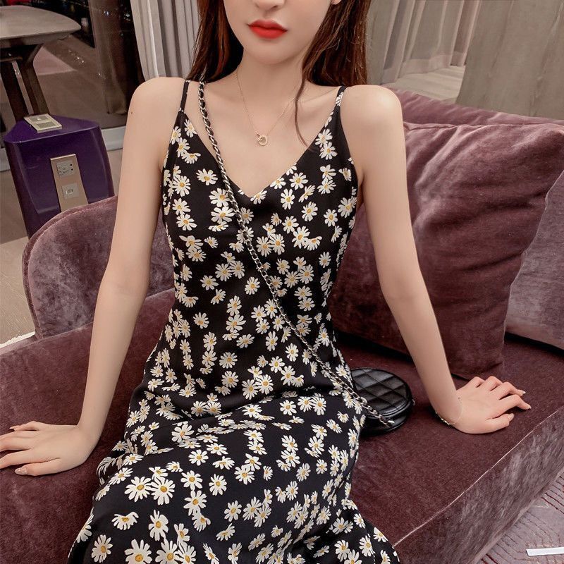 Đầm Hai Dây Dáng Chữ A Màu Đen Họa Tiết Hoa Cúc Phong Cách Pháp