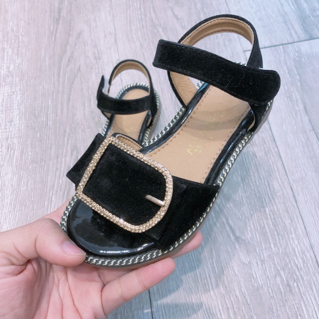 Sandal đen đính đá