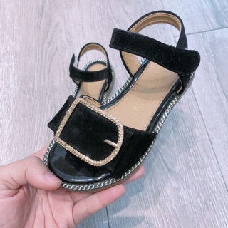 Sandal đen đính đá