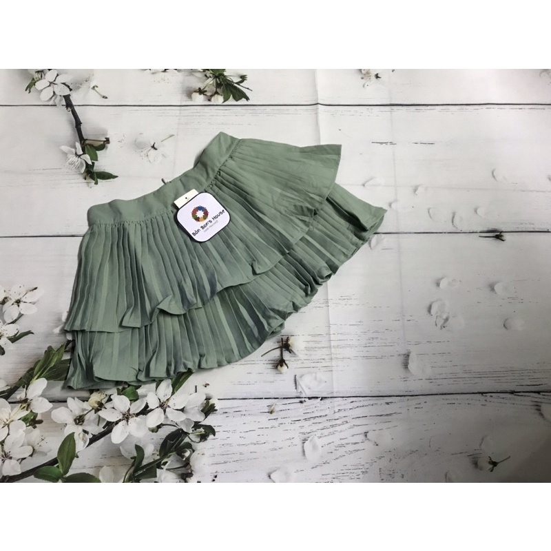 Chân váy xoè hai tầng xếp ly