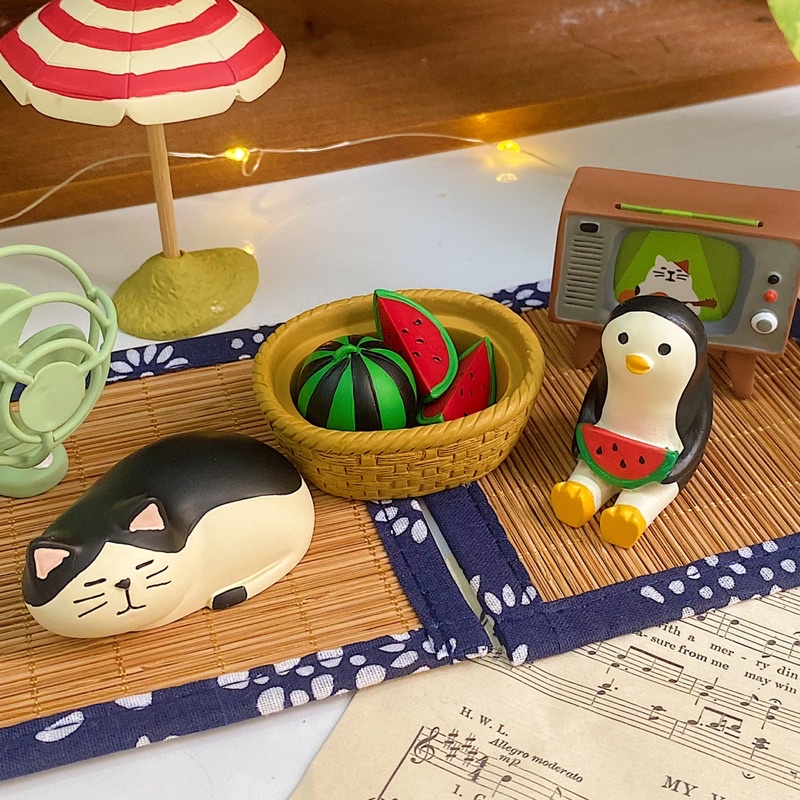 Mô hình mèo chủ đề dưới tán cây mùa hè dưa hấu