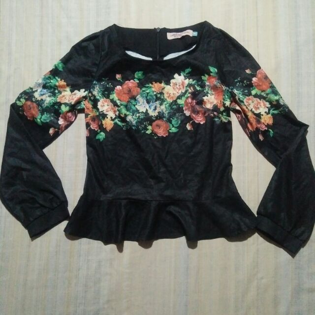 A04. Áo giả da chất mỏng size S, rất đẹp. Hàng thùng