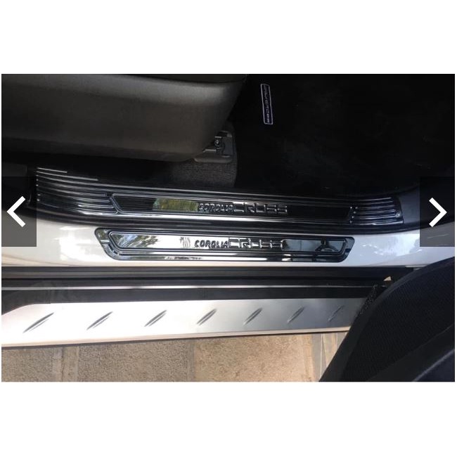 Ốp bậc cửa, Nẹp bước chân trong, ngoài Toyota Cross 2020-2021- 2022- 2023, Hàng Titan xịn - Mẫu 1