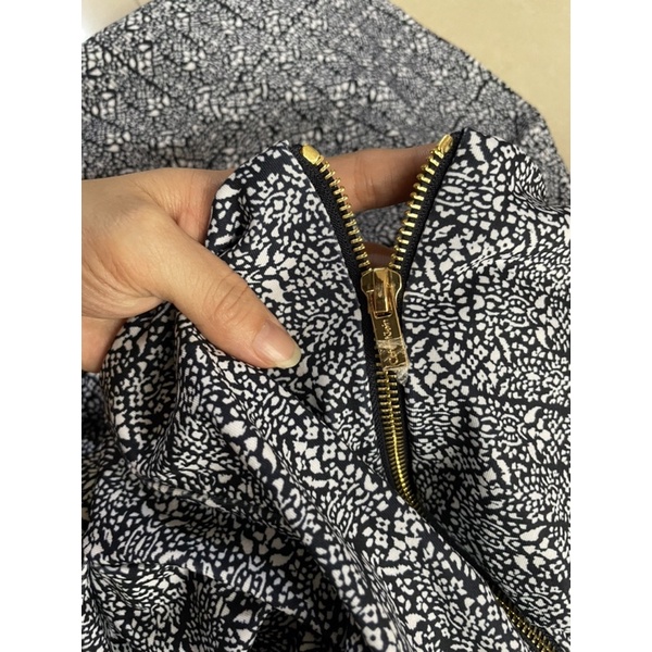 Đầm Calvin klein xịn dáng xoè có tay dây kéo vàng sau lưng