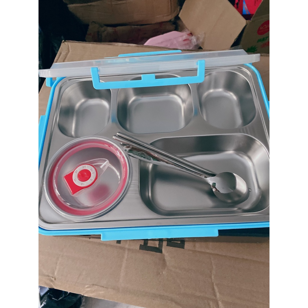 Hộp Cơm Văn Phòng Inox Bọc Nhựa 5 Ngăn Chịu Nhiệt Lò Vi Sóng Gọn Nhẹ Cao Cấp Kèm Bộ Thìa Đũa Inox