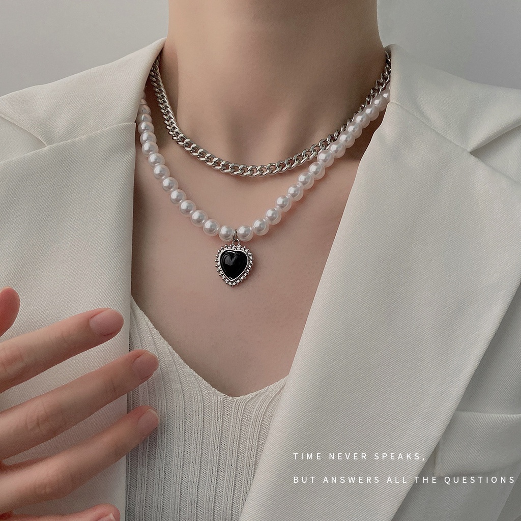 Vòng cổ phối chuỗi ngọc trai mặt hình trái tim màu đen cá tính thời trang