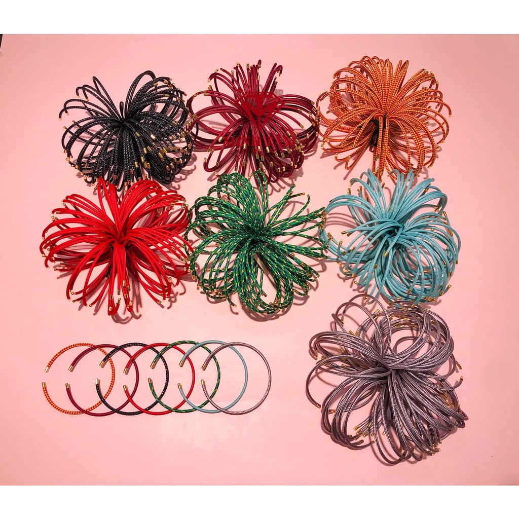 Vòng tay đeo charm