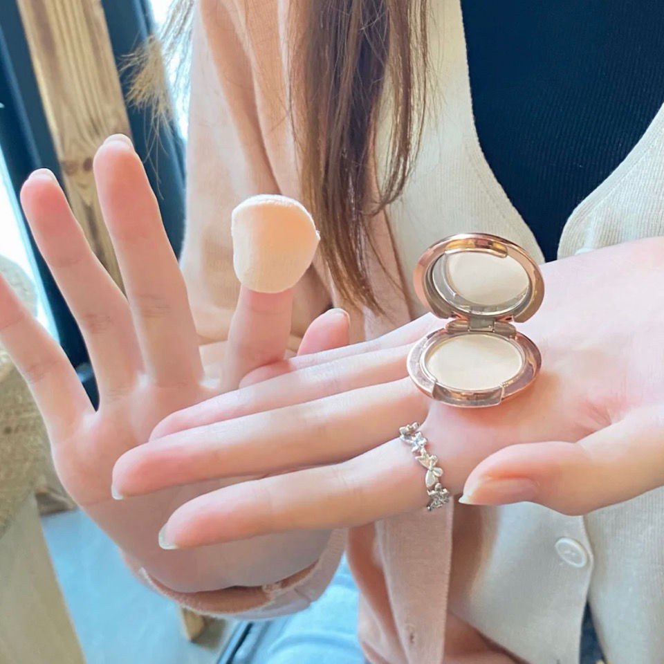 [Hàng mới về] Phấn phủ dạng nén Charlotte Tilbury 0.8g che khuyết điểm thời trang | BigBuy360 - bigbuy360.vn