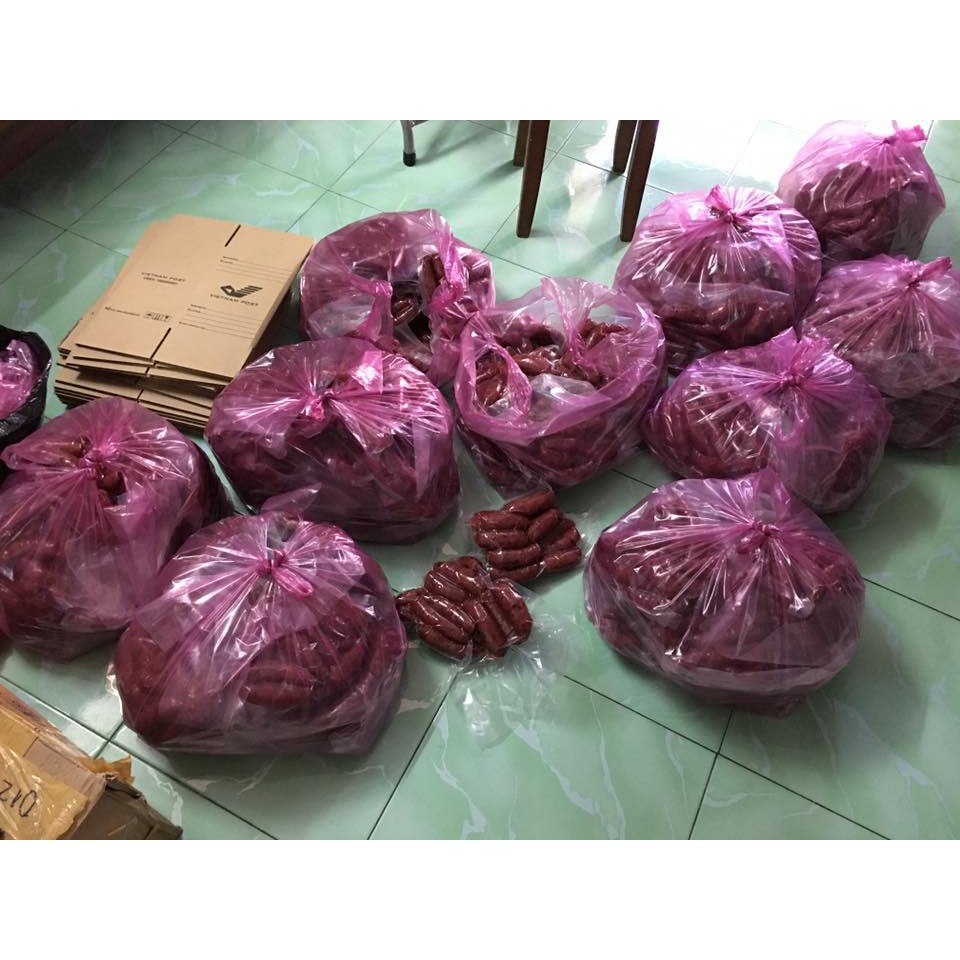 1,5kg lạp xưởng tươi nhà làm LONG AN 80-90% nạc | BigBuy360 - bigbuy360.vn