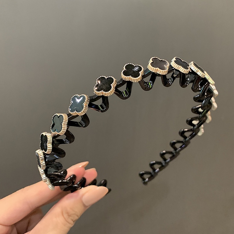 Cài tóc rửa mặt thiết kế gợn sóng đính ngọc trai