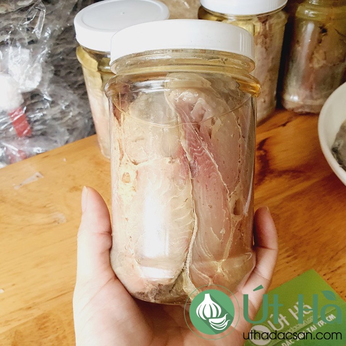 Mắm Cá Thu Ngâm Dầu Bình Định Hủ 500gr Thịt Sạch Béo Thơm Ngon Giàu Dinh Dưỡng - Út Hà Đặc Sản
