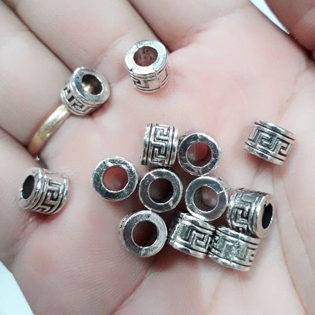 phụ liệu charm tròn hoa văn lỗ lớn xỏ ngang 1 gói 50 gram = 23k / sỉ phụ kiện handmade tphcm