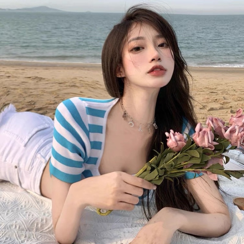 Áo dệt kim sọc ngắn cổ vuông đường viền thời trang