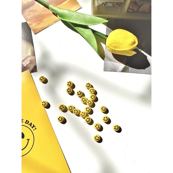 Hạt charm mặt cười màu vàng