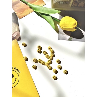 Hạt charm mặt cười màu vàng