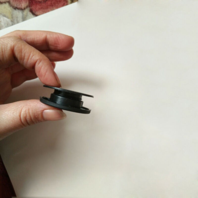 Set 4 Kẹp Cố Định Thảm Lót Sàn Xe Ô Tô Mercedes-Benz 6680520