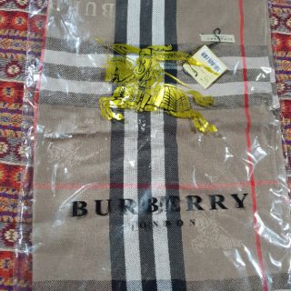 Khăn quàng cổ burberry