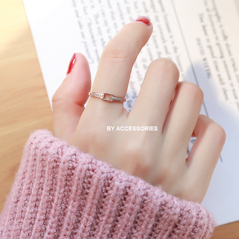 Nhẫn titan chữ nhật rỗng viền đá không gỉ WR200303