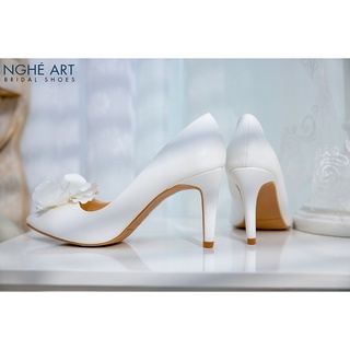 Giày cưới Nghé Art đính hoa lụa trắng 373
