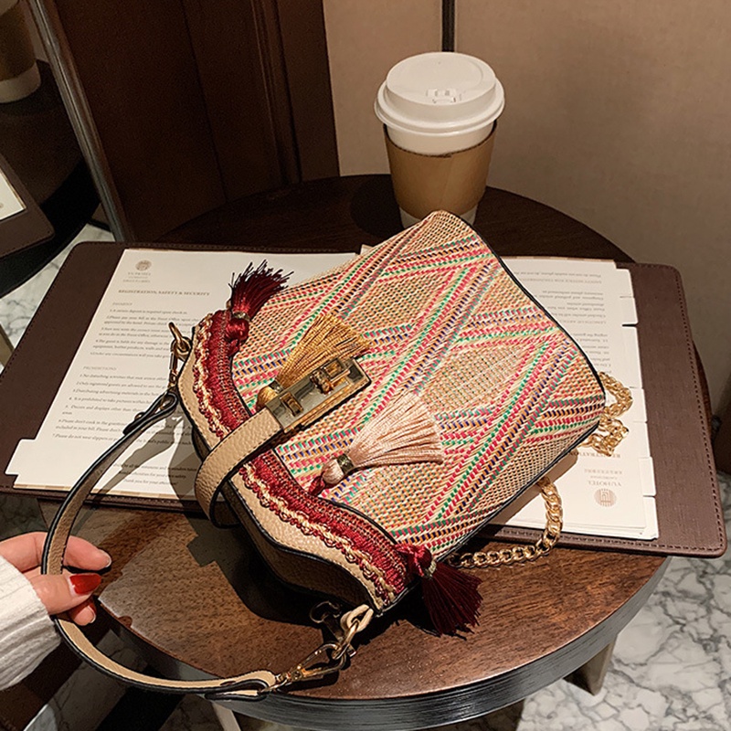 Túi đeo vai IELGY đan sợi rơm hình dạng vỏ sò phối dây xích nhỏ nhắn xinh xắn thời trang cho nữ