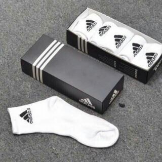 Tất Nike và Adidas
