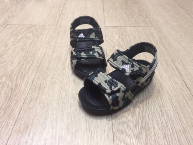 sandal adidas cho bé hàng xuất cực đẹp và thoáng chân cho các bé trong ngày hè nóng bức. đi chơi đi học đều rất tiện ah