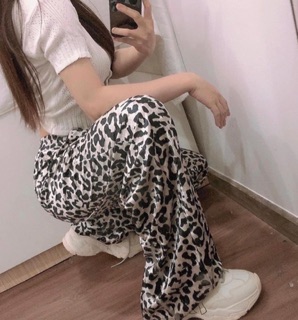 Quần suông hoạ tiết beo