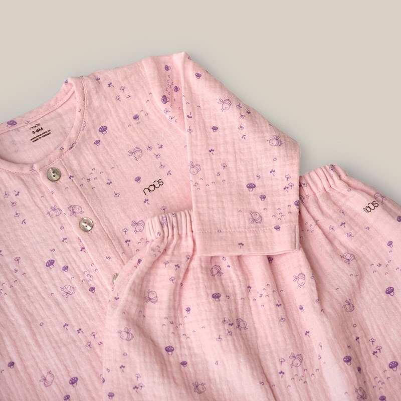NOUS -  Bộ Quần Áo Dài Nous Cài Thẳng Dài Xô Wrinkle Hoạ Tiết Sao Hồng ( Size 0M- 9M )