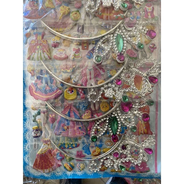 Vỉ 12 bộ dán sticker kèm bờm tóc hình vuong miện