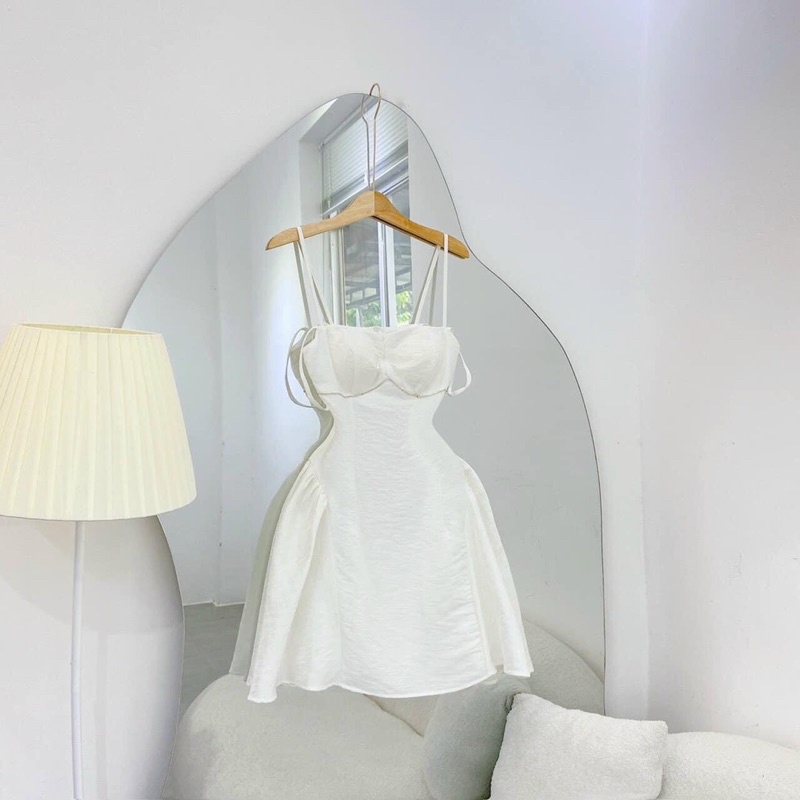 ĐẦM 2S TRẮNG CÚP XẺ NGỰC VIỀN NGỰC CƯỜM (Ảnh thật)