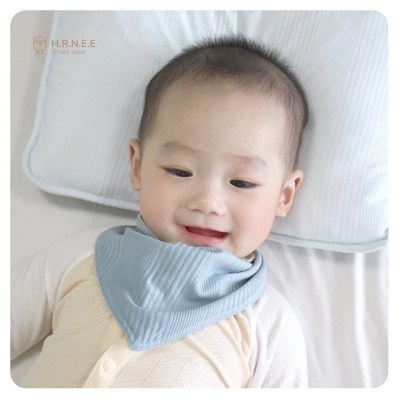 Hrnee-yếm tam giác cho bé