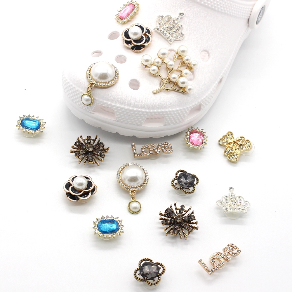 Giày Charm Trang sức kim loại Crown Crocodile crocs Charm Aceessories Jibbitz Crocodile Cloak Snap Girl Quà tặng