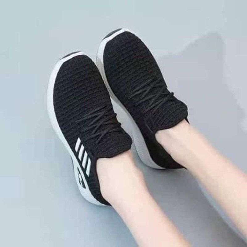 Giày thể thao nữ bốn vạch đế nhẹ vải mềm êm chân 2021