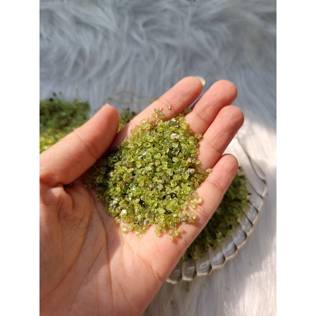 Vụn đá Peridot tự nhiên, đá thanh tẩy, đá phong thủy trong Tarot, Reiki, thiền định
