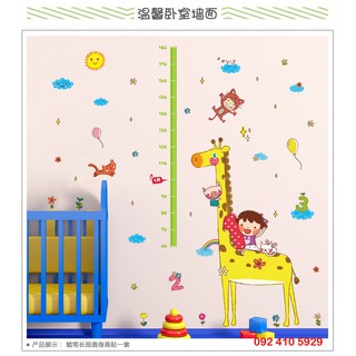 Decal dán tường đo chiều cao hươu và cô bé