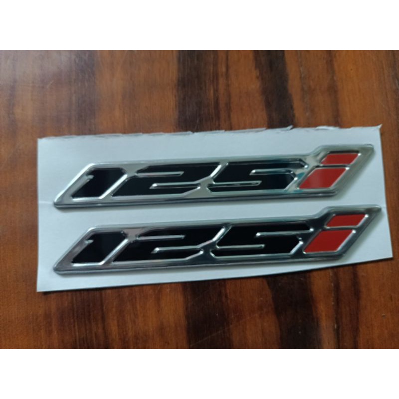 Bộ 2 chữ nổi 125i dán xe Vario Click đời mới