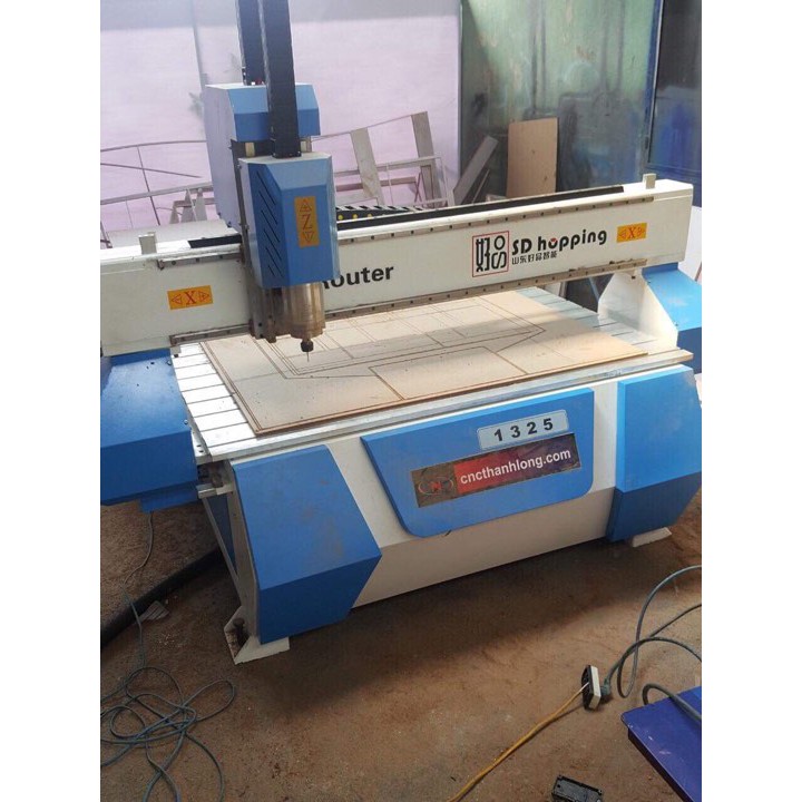 Máy CNC 1325 cắt quảng cáo