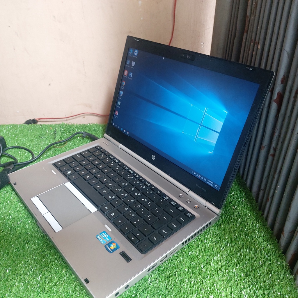 Laptop dùng cho kinh doanh bất động sản đăng tin, cập nhật tin tức giá cả thị trường