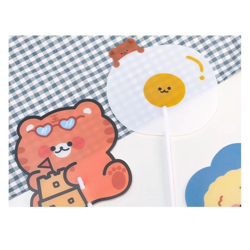 Quạt mini cán tròn dài, hình dễ thương hàn quốc -Quạt nhựa cầm tay nhiều hình