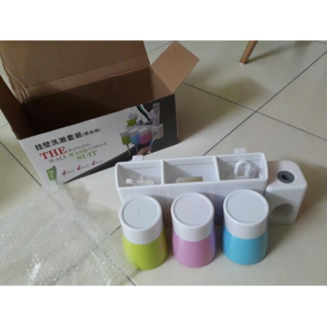 Kệ nhả kem đánh răng kèm 3 cốc
