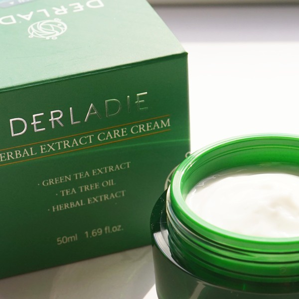 Kem Dưỡng Giảm Mụn Kiềm Dầu 12H Derladie Herbal Extract Care Cream 50ml