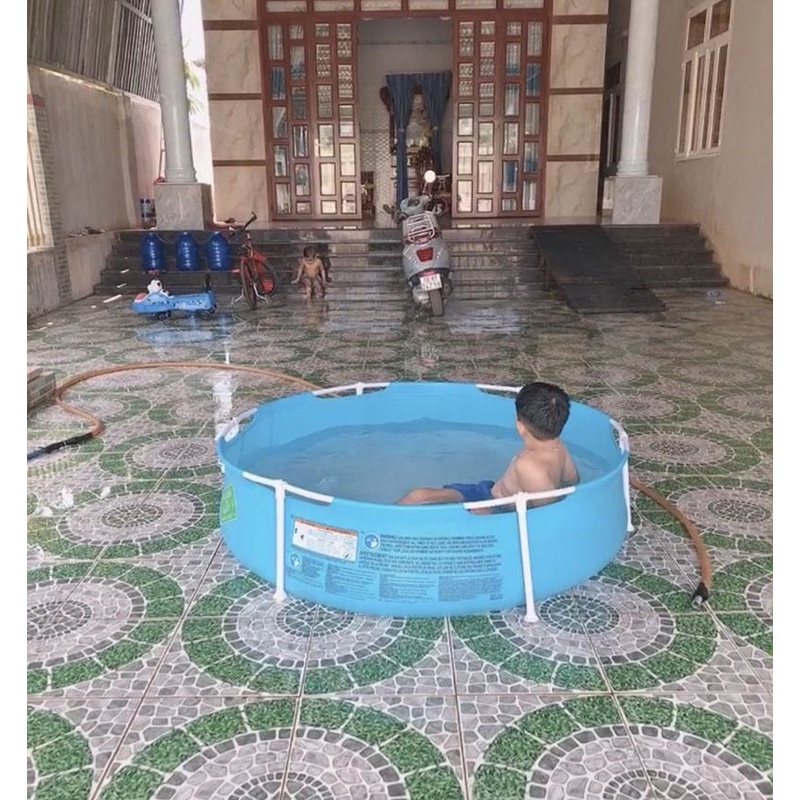 Hồ bơi ngoài trời loại tròn được làm bằng khung kim loại BW56283